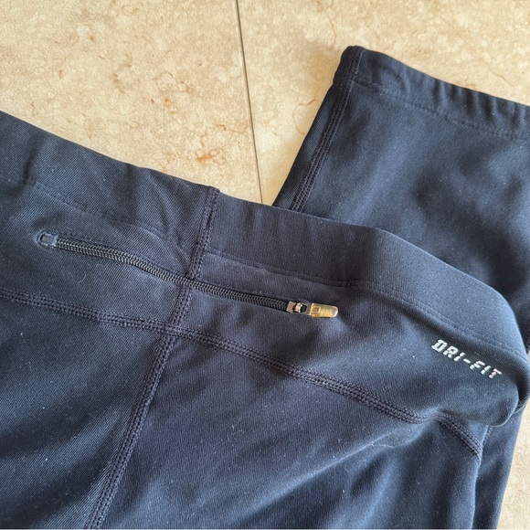 Nike Dri-Fit Biker Capri Athletic Shorts Leggings - Picture 2 of 5